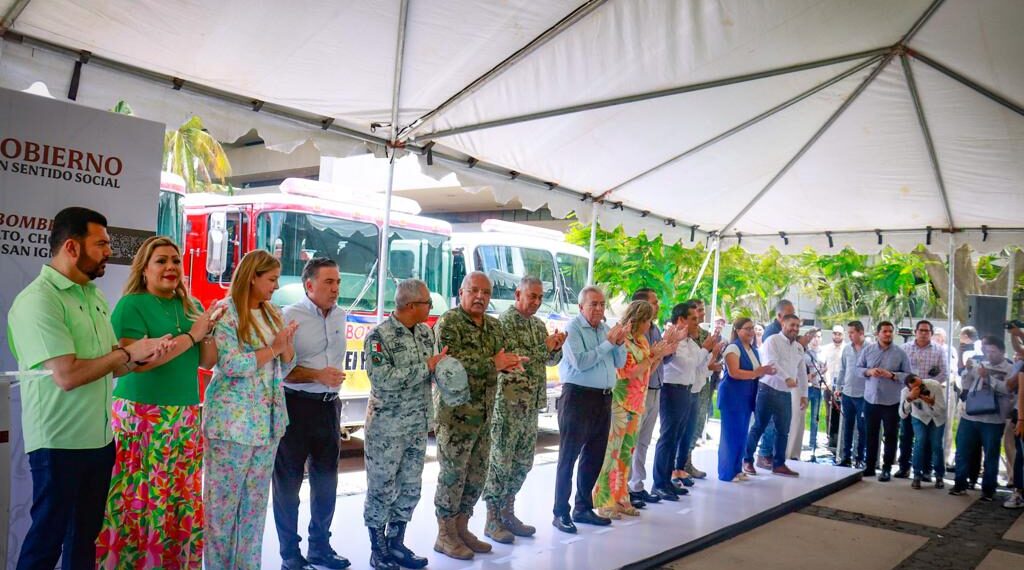Rocha entrega Camiones de Bomberos a 6 Municipios del Estado