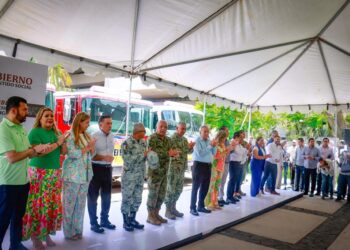 Rocha entrega Camiones de Bomberos a 6 Municipios del Estado